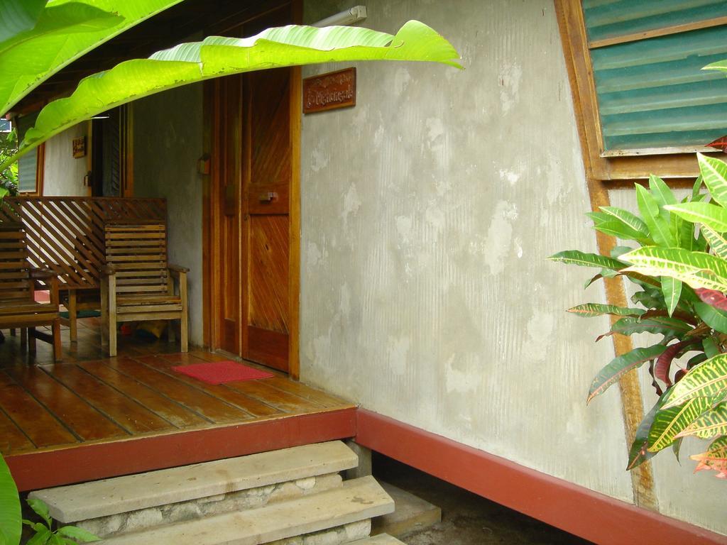 Whistling Bird Hotel Negril Buitenkant foto