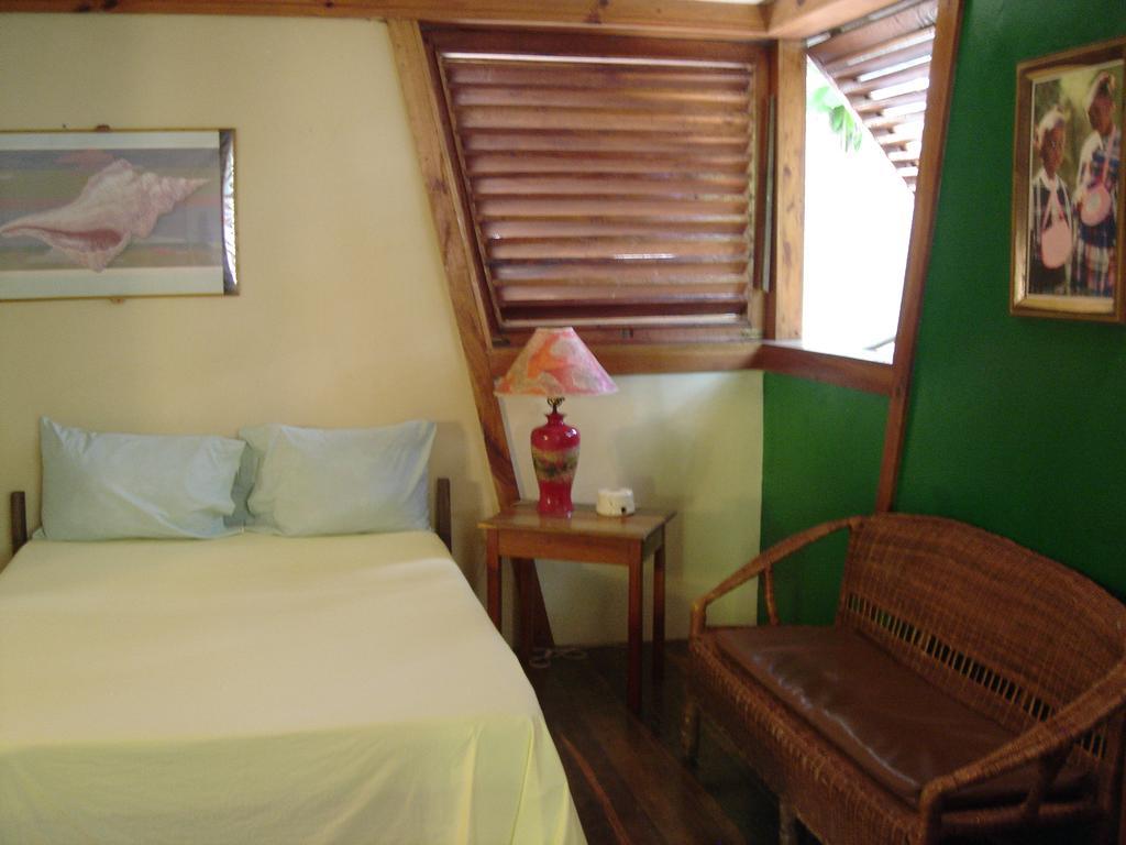 Whistling Bird Hotel Negril Buitenkant foto