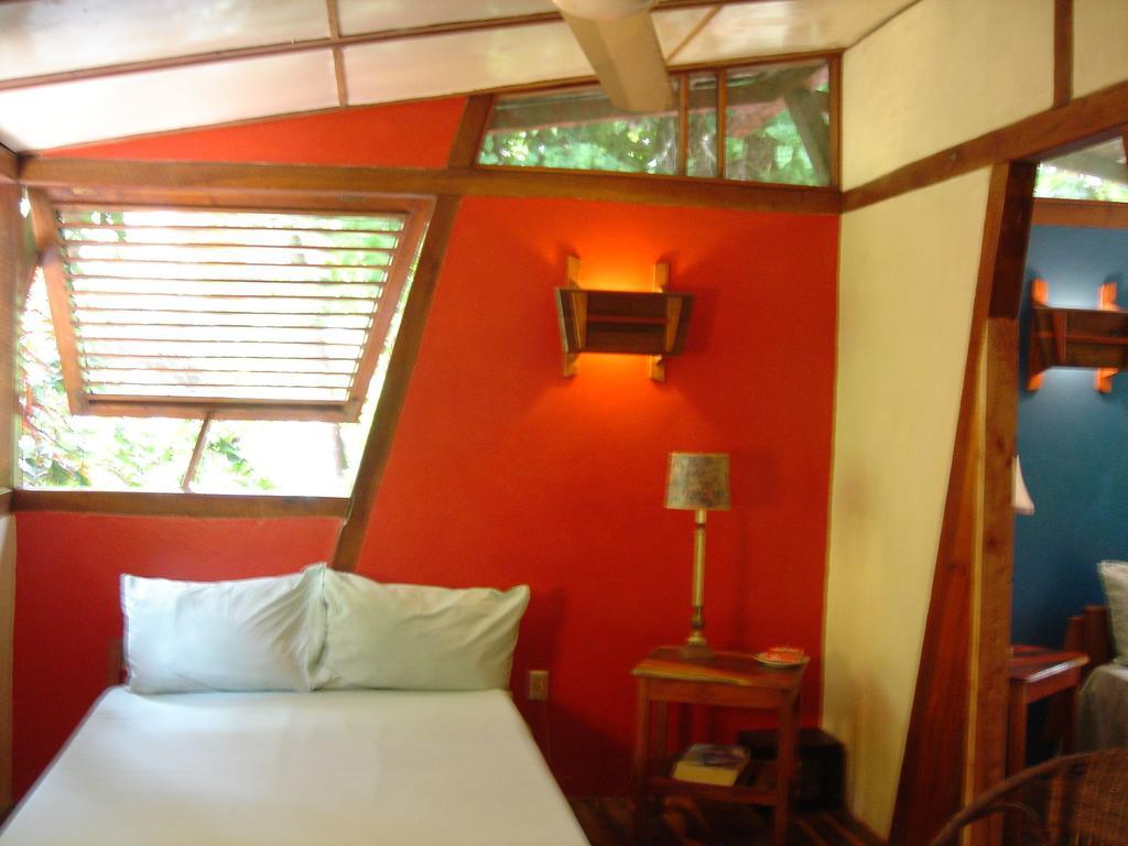 Whistling Bird Hotel Negril Buitenkant foto