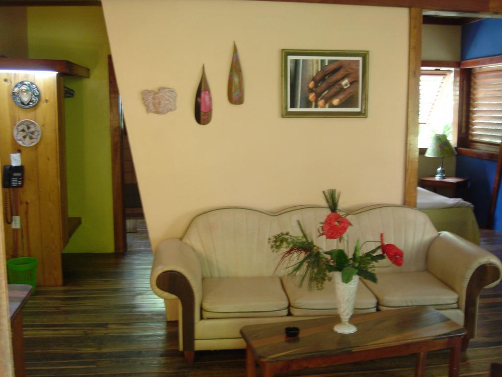 Whistling Bird Hotel Negril Buitenkant foto