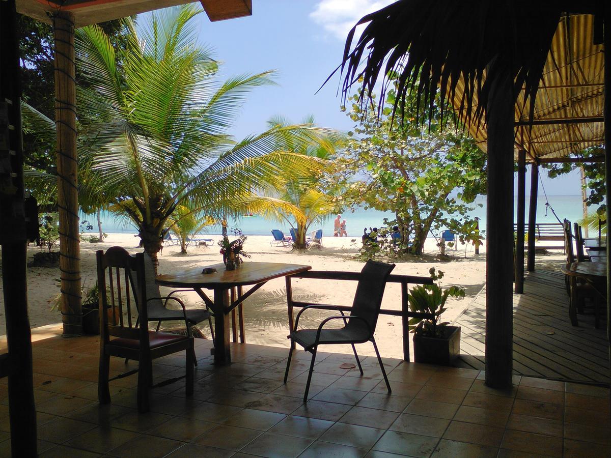 Whistling Bird Hotel Negril Buitenkant foto